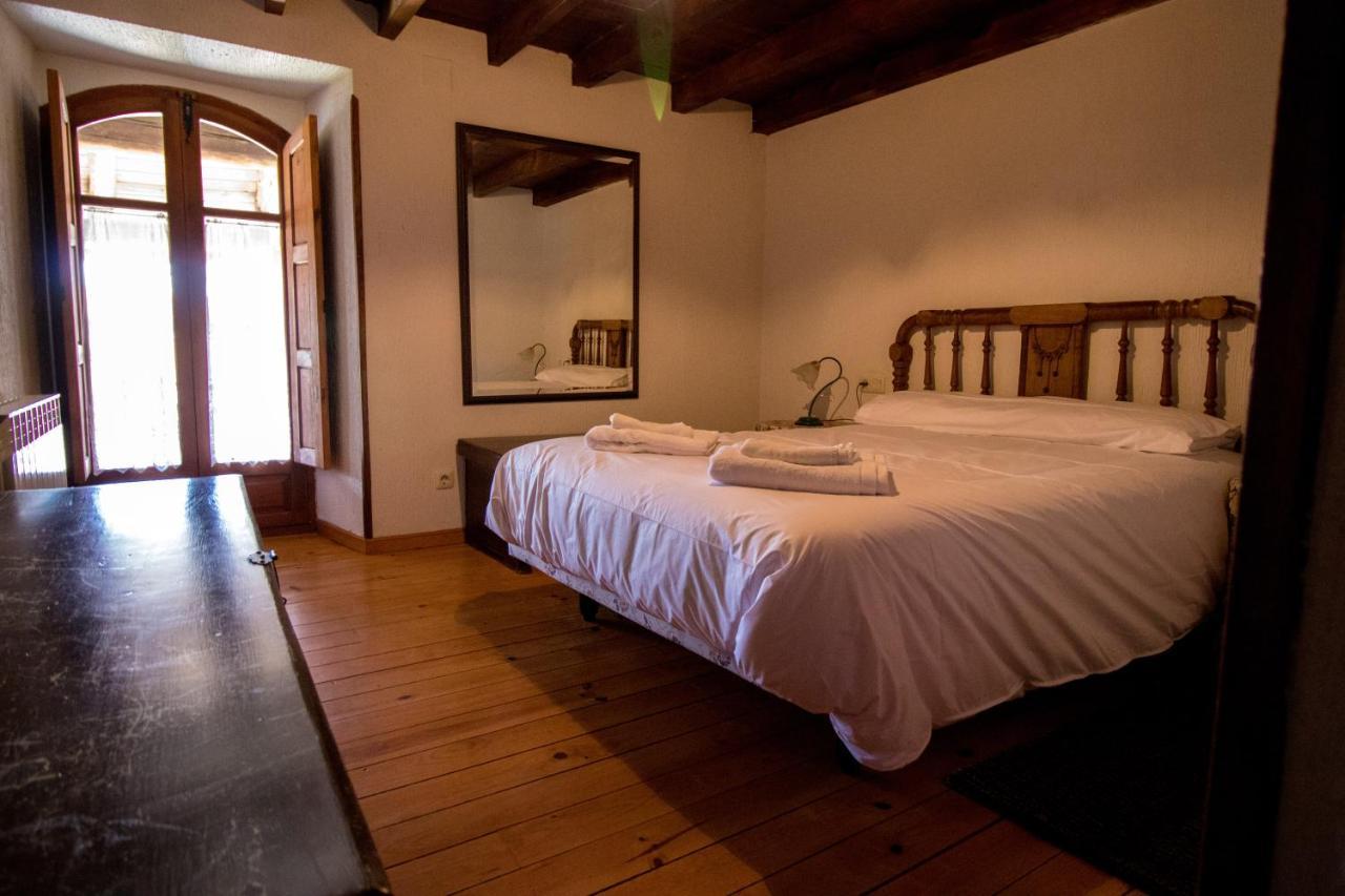 La Casa Del Abuelo Guest House Hoyos del Espino Luaran gambar