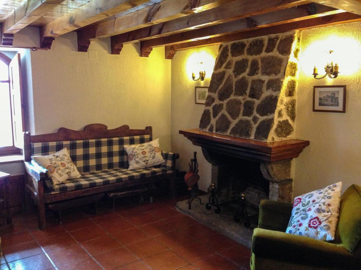 La Casa Del Abuelo Guest House Hoyos del Espino Luaran gambar
