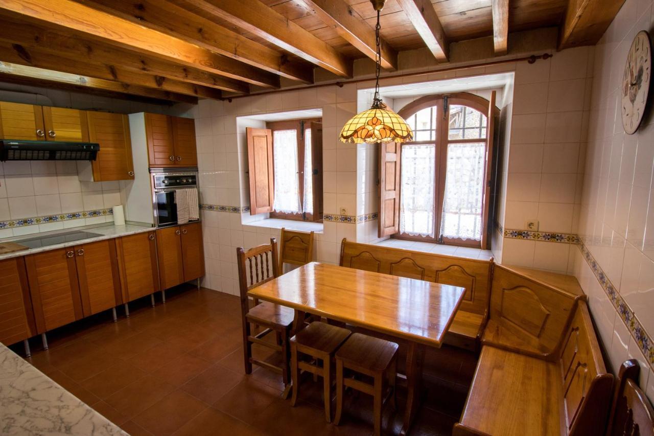 La Casa Del Abuelo Guest House Hoyos del Espino Luaran gambar
