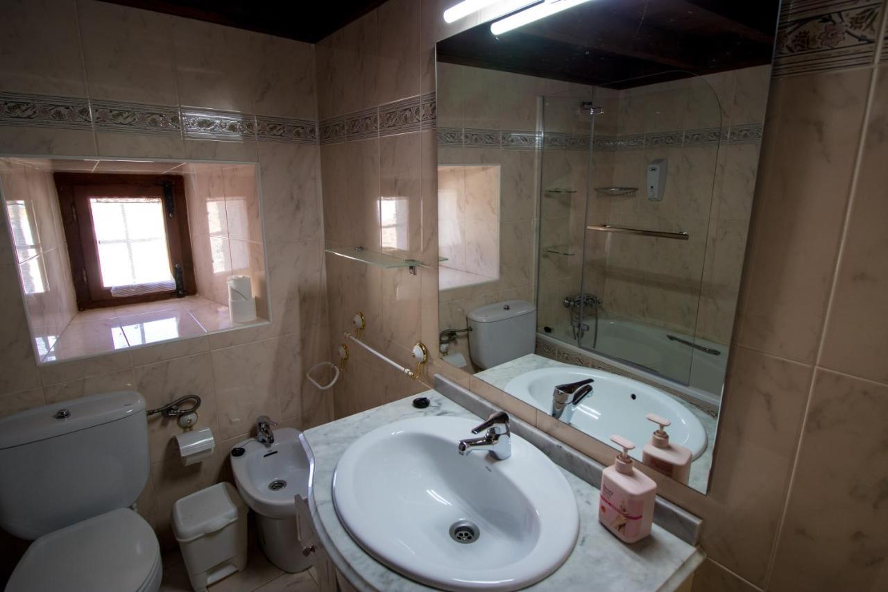 La Casa Del Abuelo Guest House Hoyos del Espino Luaran gambar