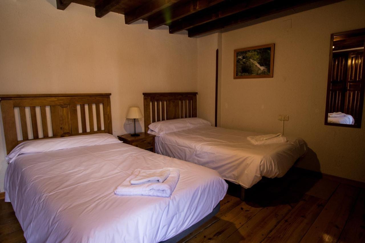 La Casa Del Abuelo Guest House Hoyos del Espino Luaran gambar