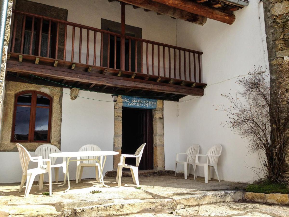 La Casa Del Abuelo Guest House Hoyos del Espino Luaran gambar
